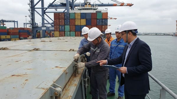 Maersk Unveils 'Battening Down the Hatches' as Billable Service, Charges $485 Per Hatch